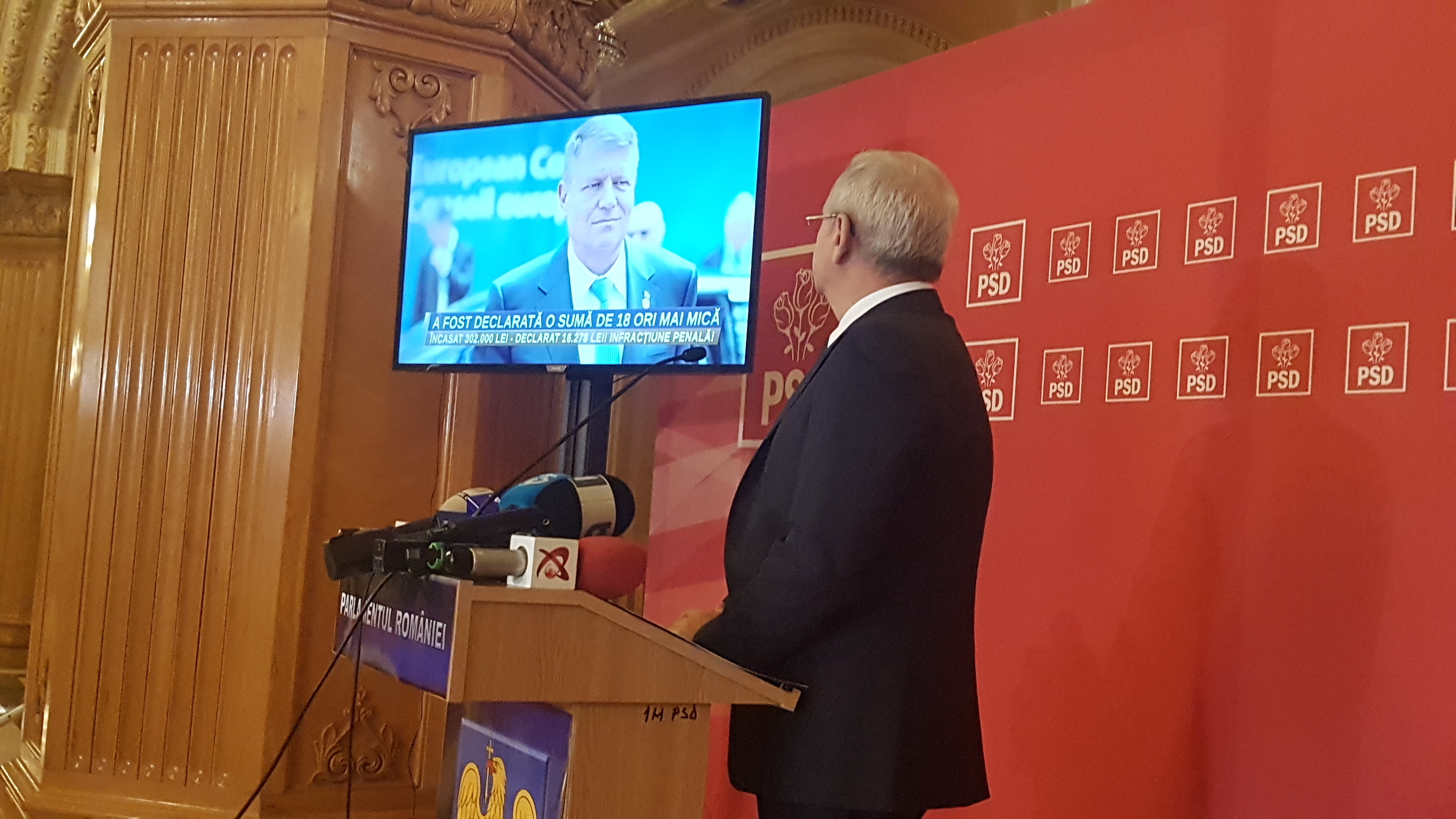 VIDEO&FOTO/ Liviu Dragnea și valiza, Episodul 2. Președintele PSD a venit la Parlament cu noi documente