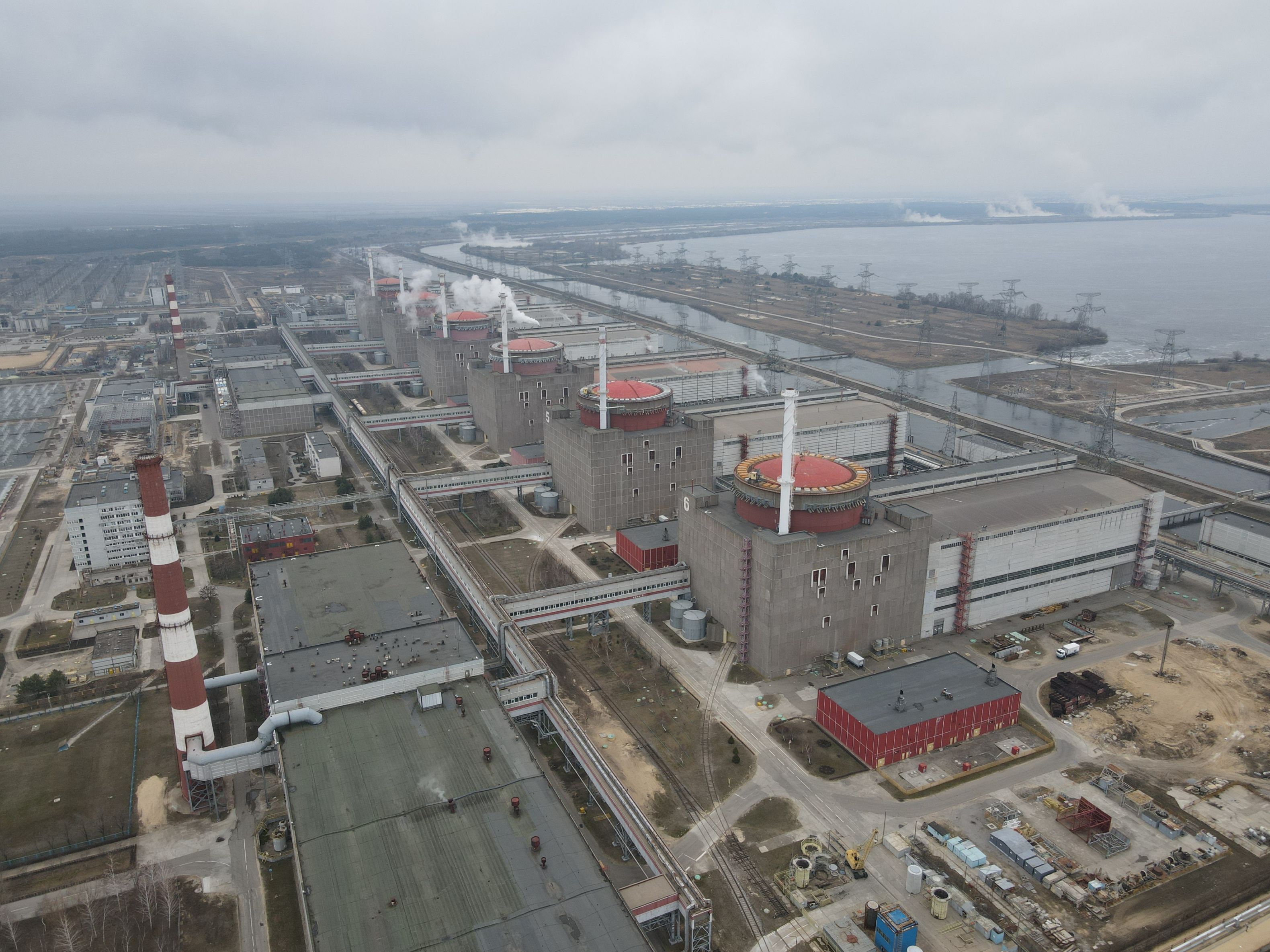 Rusia va deconecta cea mai mare centrală nucleară din Europa de la sistemul energetic ucrainean. „Dezastrul de la Cernobîl se poate repeta”