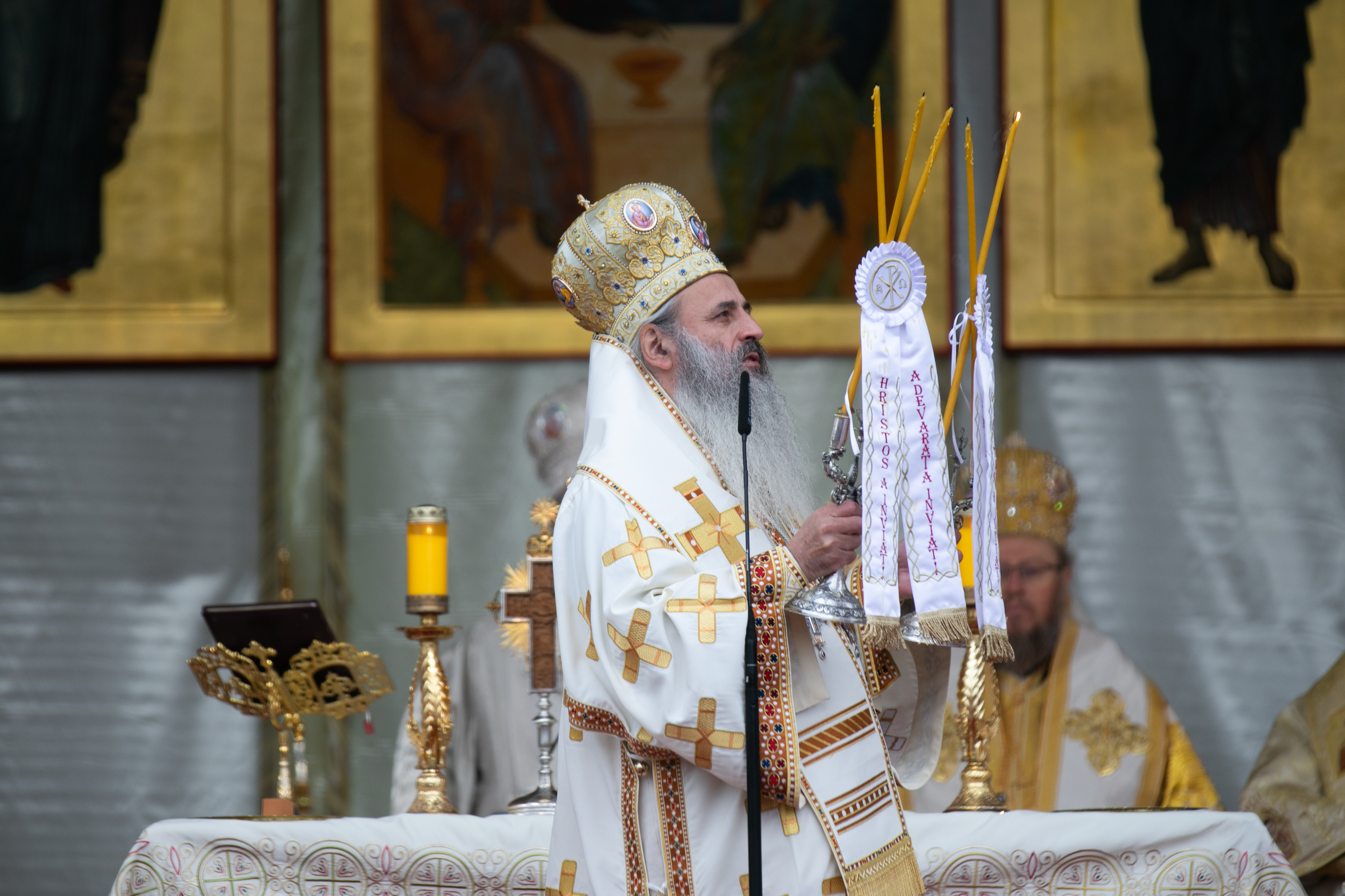 Fața mai puțin știută a Bisericii. Ei sunt preoții care au ajutat zeci de mii de oameni la vămile cu Ucraina și în Odesa. „Nici în mare nu sunt atâtea lacrimi ca în ochii refugiaților”