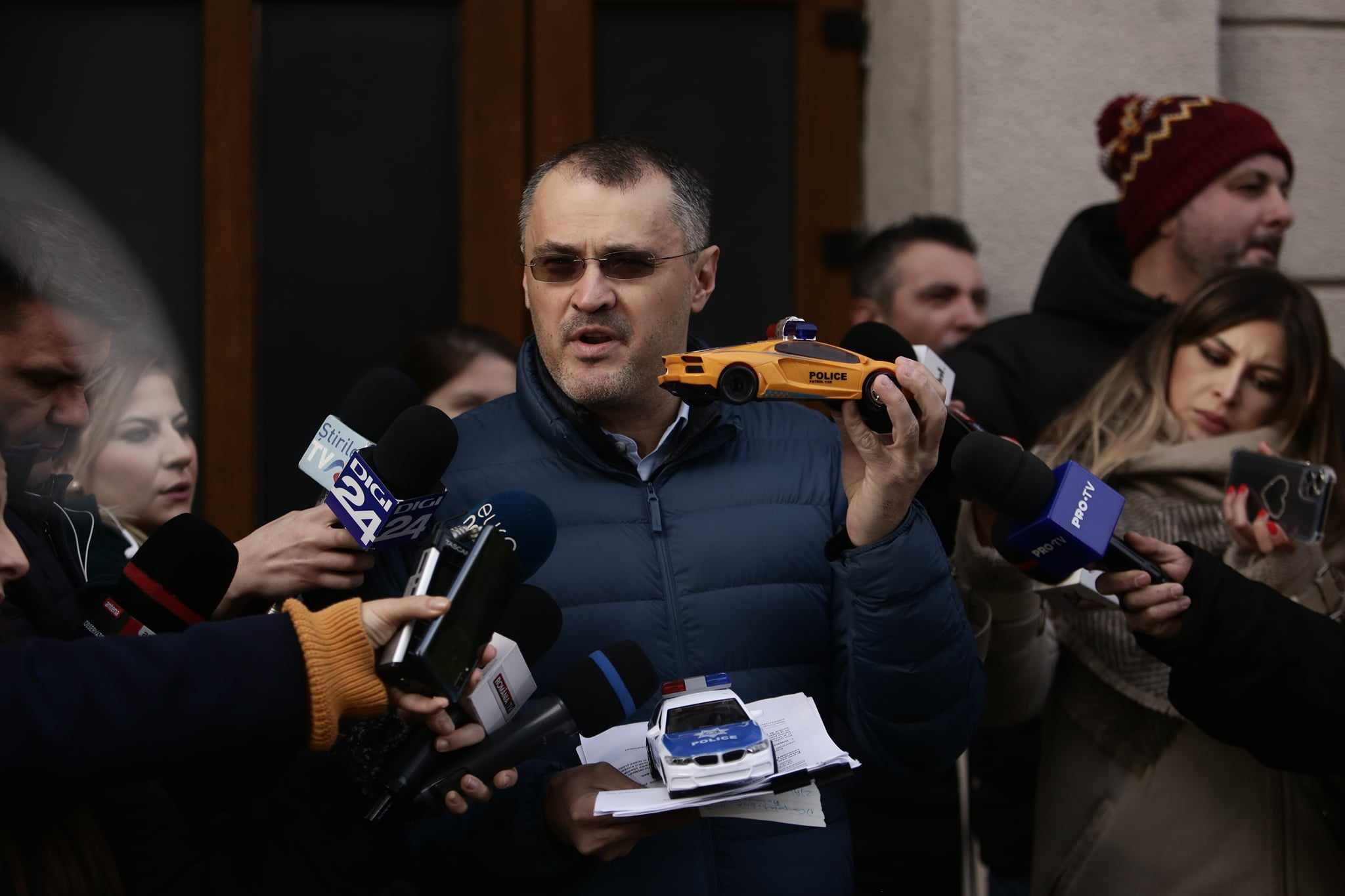 Cristian Ghinea a depus plângere la DNA față de decizia de clasare a dosarului care viza achiziția de BMW-uri pentru Poliția Română