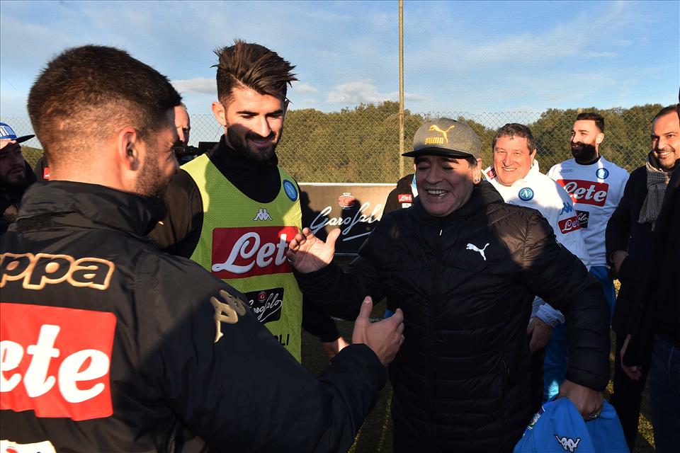 Maradona a vizitat-o pe Napoli la antrenament! ”Procesiunea” jucătorilor! GALERIE FOTO & VIDEO