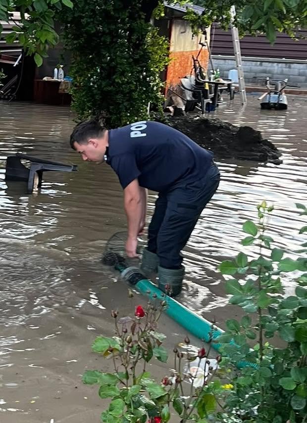 Codul portocaliu de ploi torențiale a făcut prăpăd în țară. În unele zone a plouat în 24 de ore cât într-o lună
