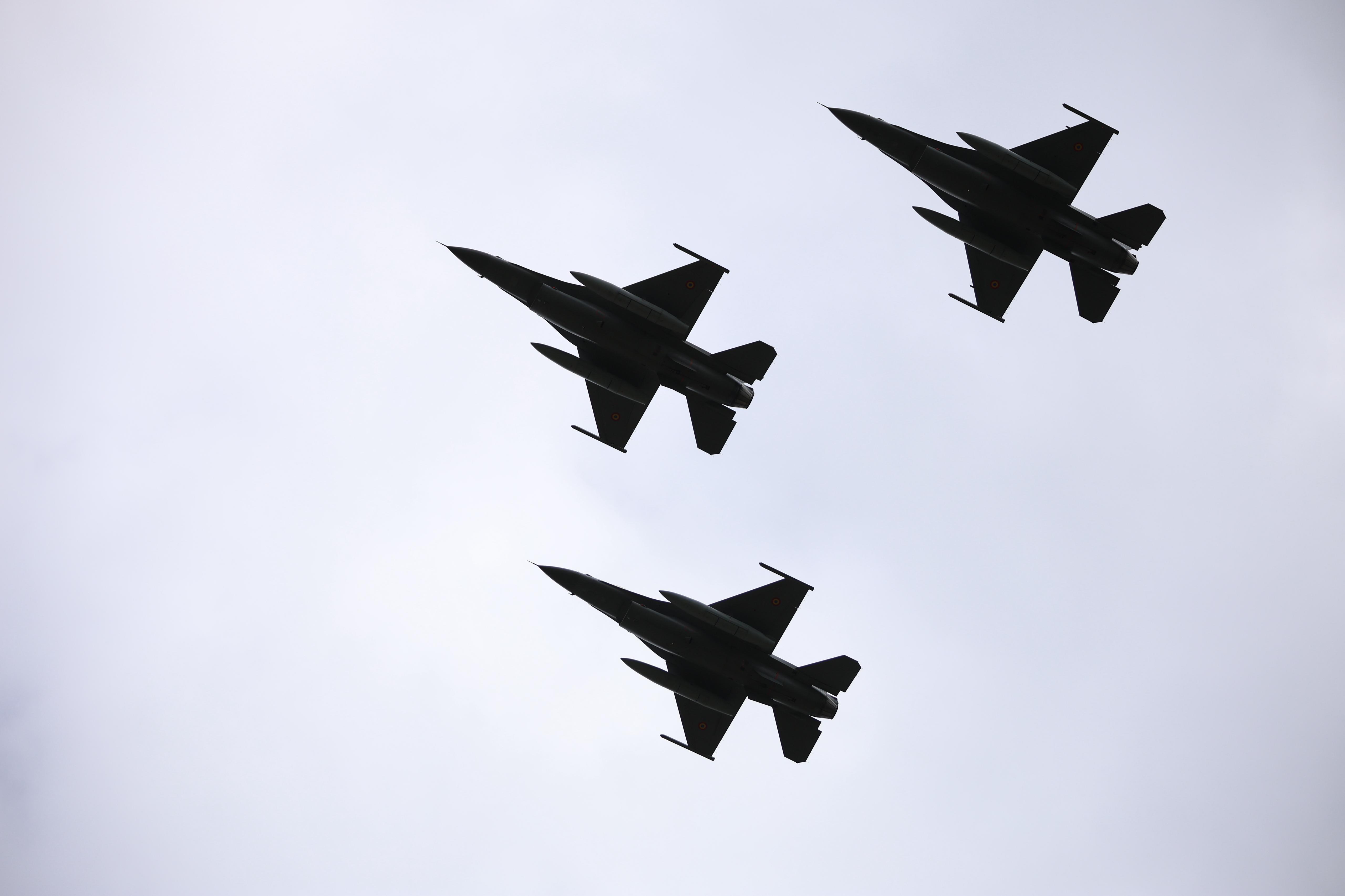 Alte trei avioane F-16 Fighting Falcon cumpărate din Norvegia au ajuns în România. MApN: „Ne consolidăm capabilităţile de apărare aeriană”
