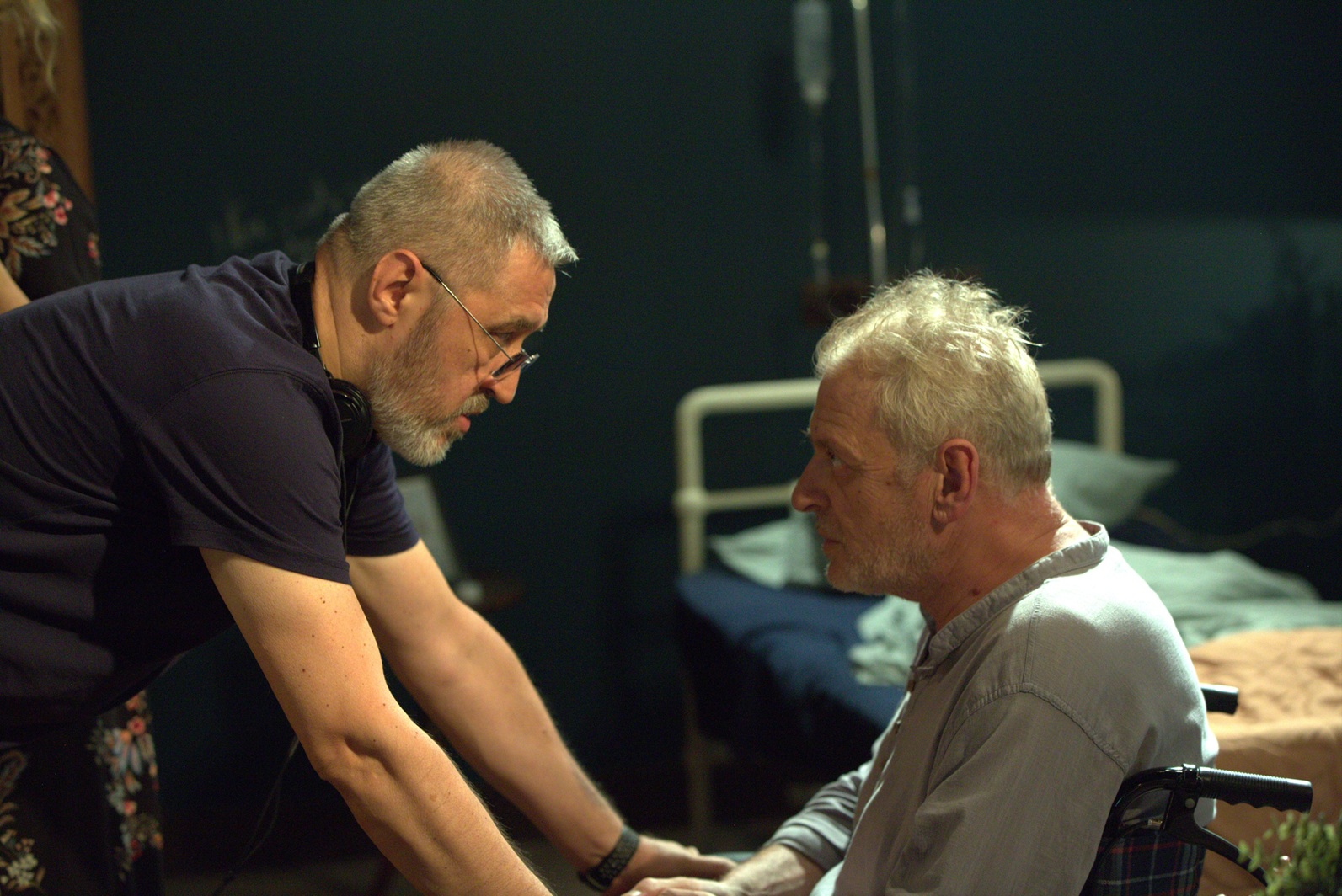 Un nou film românesc ajunge în cinematografele din țară pe 6 mai 2026. Are la bază o piesă de teatru: „Ajungi să fii ridicol când te iei prea tare în serios”