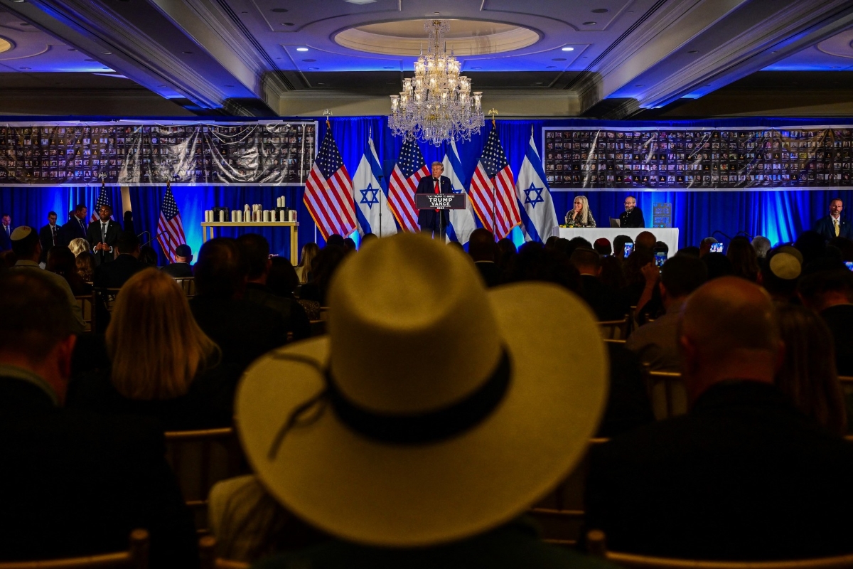 Donald Trump a marcat asaltul Hamas din 7 octombrie 2023 cu noi atacuri la adversarii politici, pe care i-a acuzat de „slăbiciune”