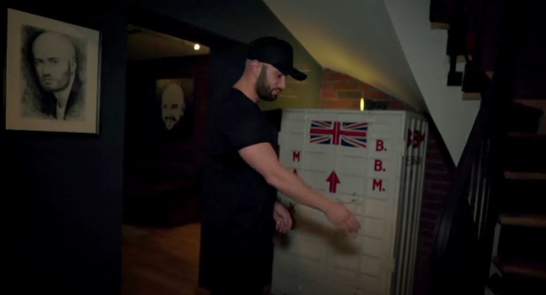 Imagini din apartamentul lui Mihai Bendeac. Cât a costat locuința actorului: „Este pe două niveluri, este duplex”
