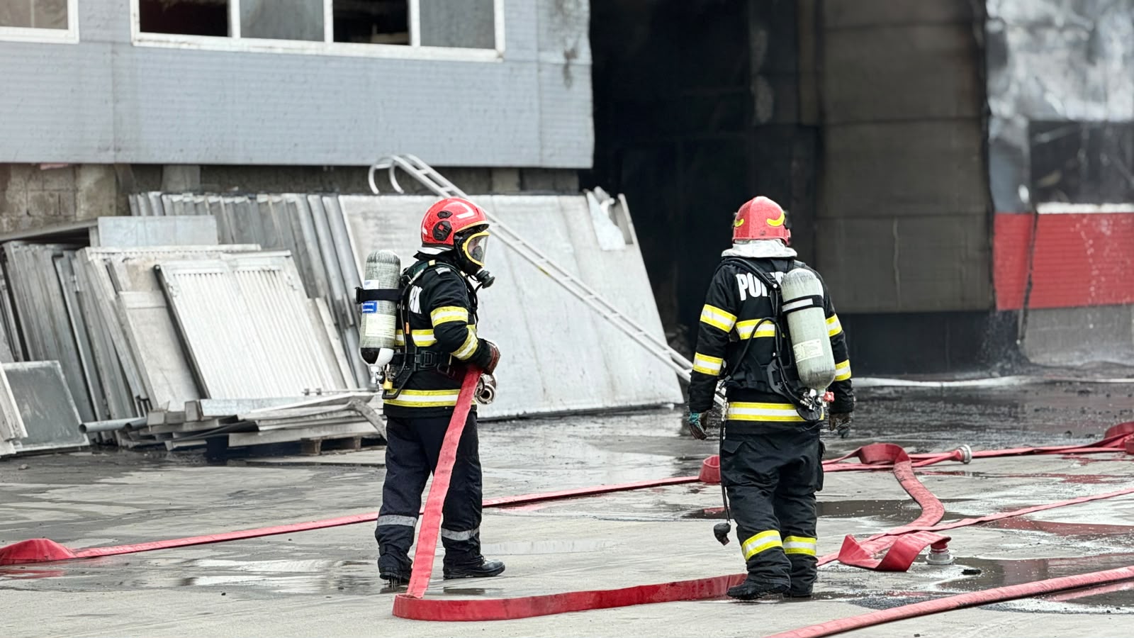 Incendiu puternic izbucnit la o fabrică de celuloză din Drobeta-Turnu Severin, județul Mehedinți