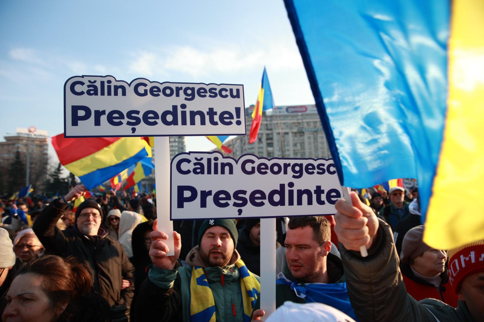 LIVE TEXT: Zeci de mii de oameni la protestul organizat de AUR în București. Mai mulți protestatari aveau asupra lor cuţite, bricege și substanţe interzise