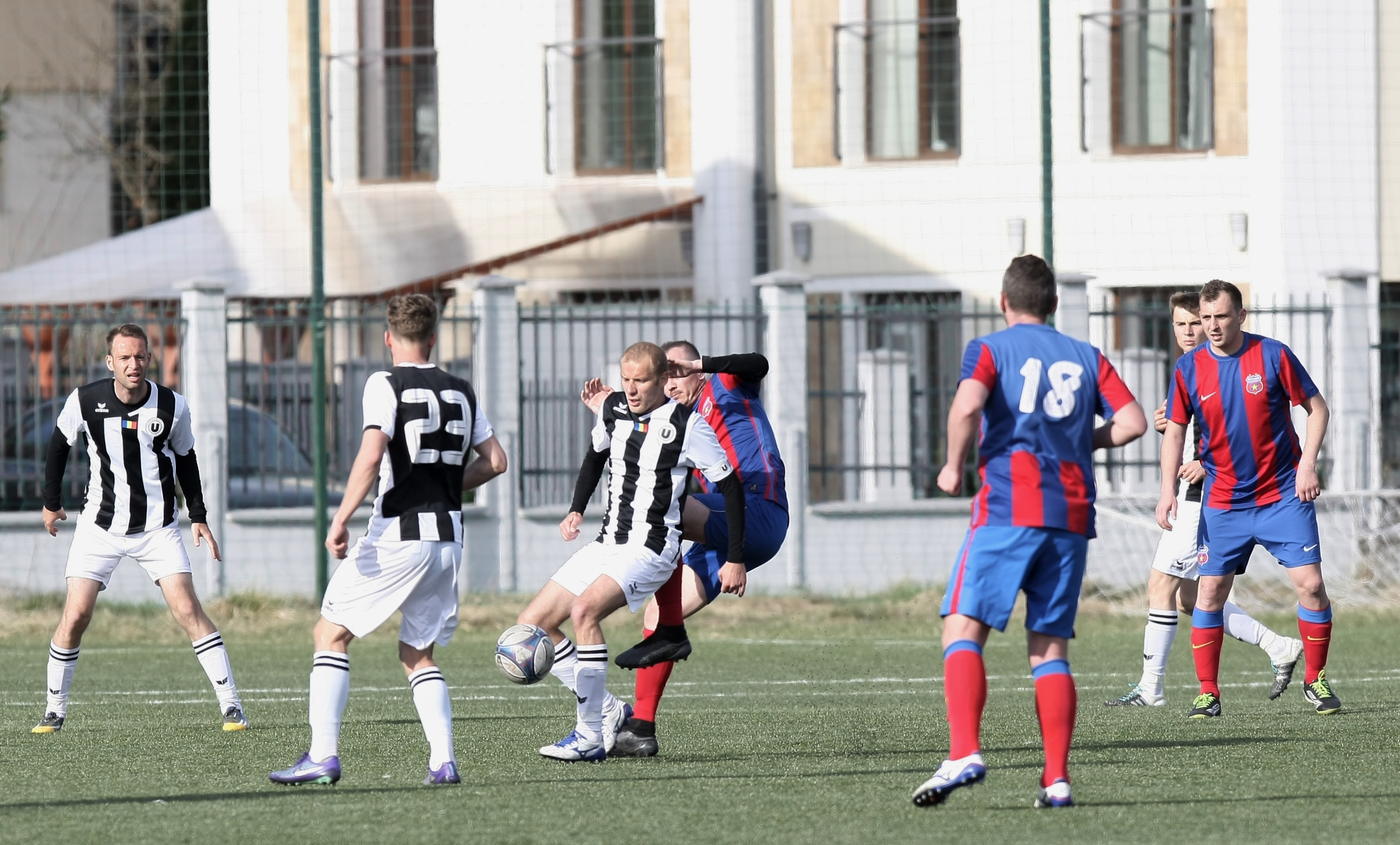 Șeful FRF, Răzvan Burleanu, a văzut cu ochii lui ce înseamnă spiritul U Cluj. ”Șepcile roșii” au făcut spectacol cu ”Steaua” | FOTO&VIDEO