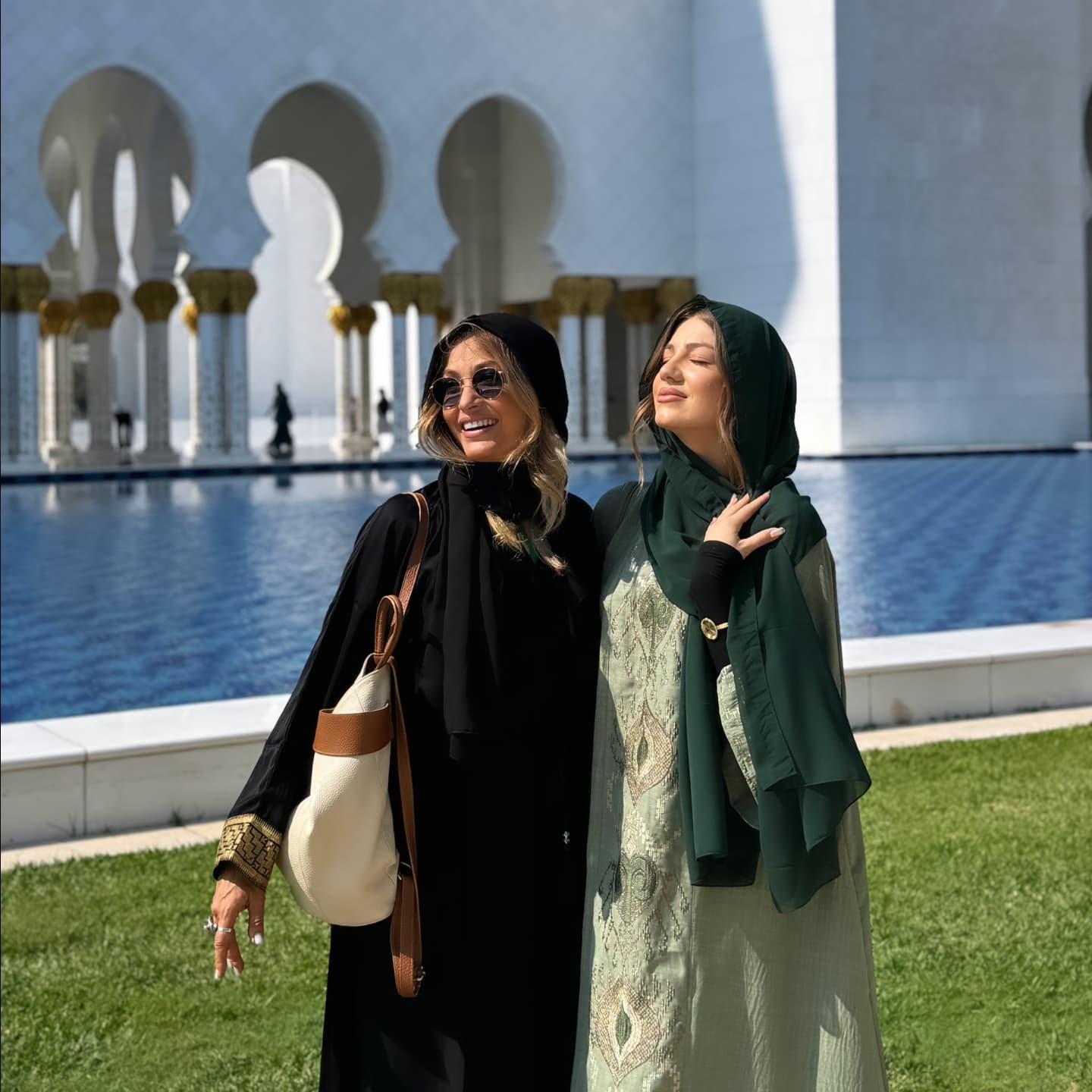 Cum a apărut Anca Țurcașiu cu iubitul în vacanță în Abu Dhabi: „Viața merită s-o trăim cât mai intens”. Cu ce cuplu celebru s-au întâlnit acolo