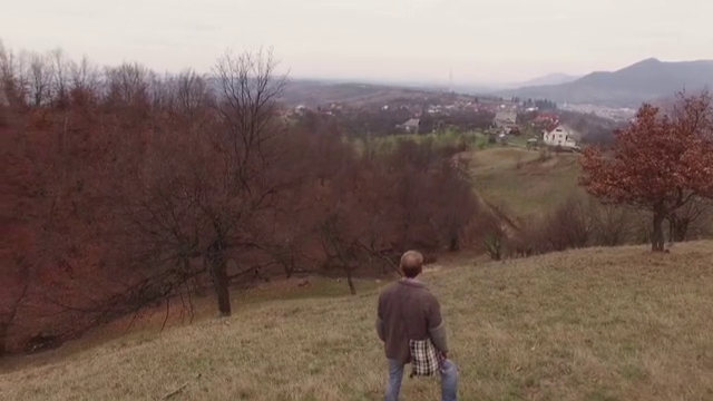 Povestea irlandezului care a traversat România pe jos. Peter Hurley realizează un documentar despre tradițiile românilor