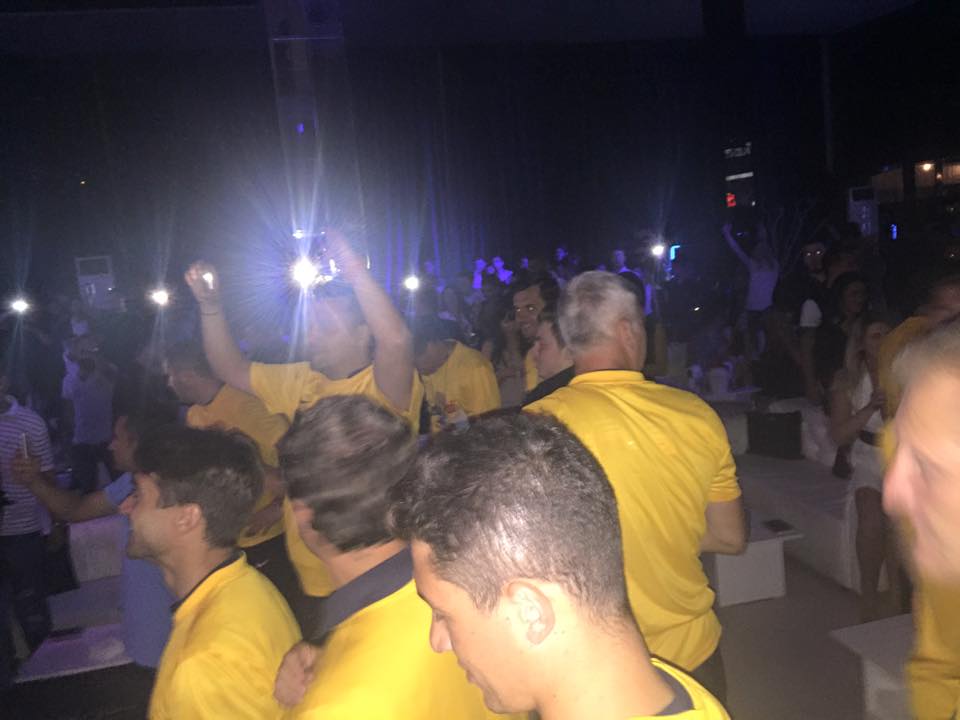 PETRECERE. Steliștii și-au făcut de cap într-un club de fițe! / GALERIE FOTO