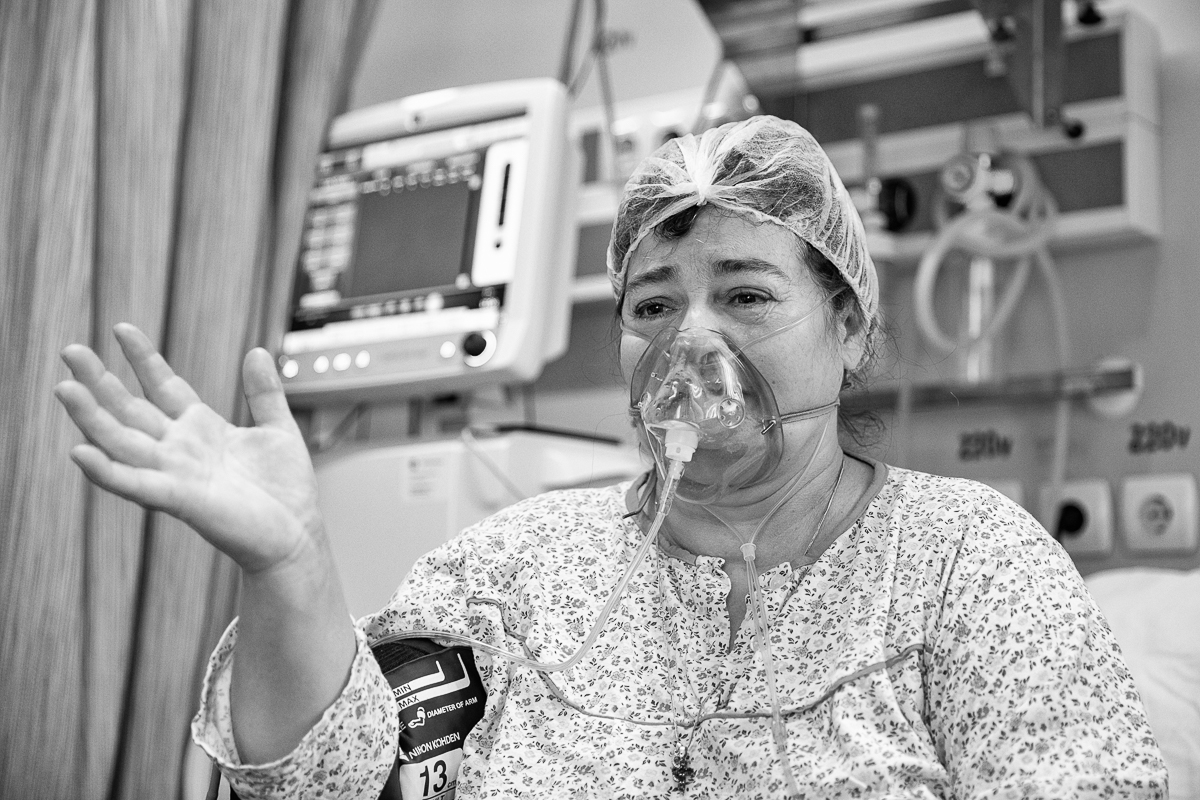 Despre oxigen, cafeină şi spiritul sacrificat al sărbătorilor în spitalul COVID din Roşiori de Vede: „O să picăm toţi la un moment dat”