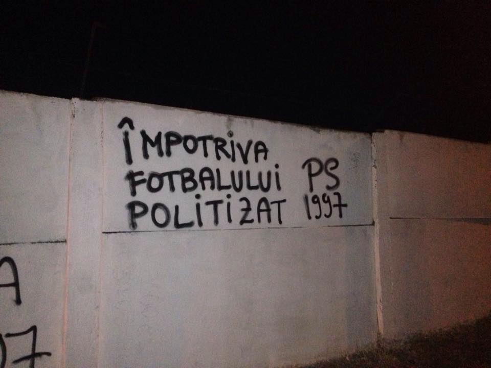 Suporterii "defunctei" FC U au vandalizat stadionul ”Extensiv”! / FOTO