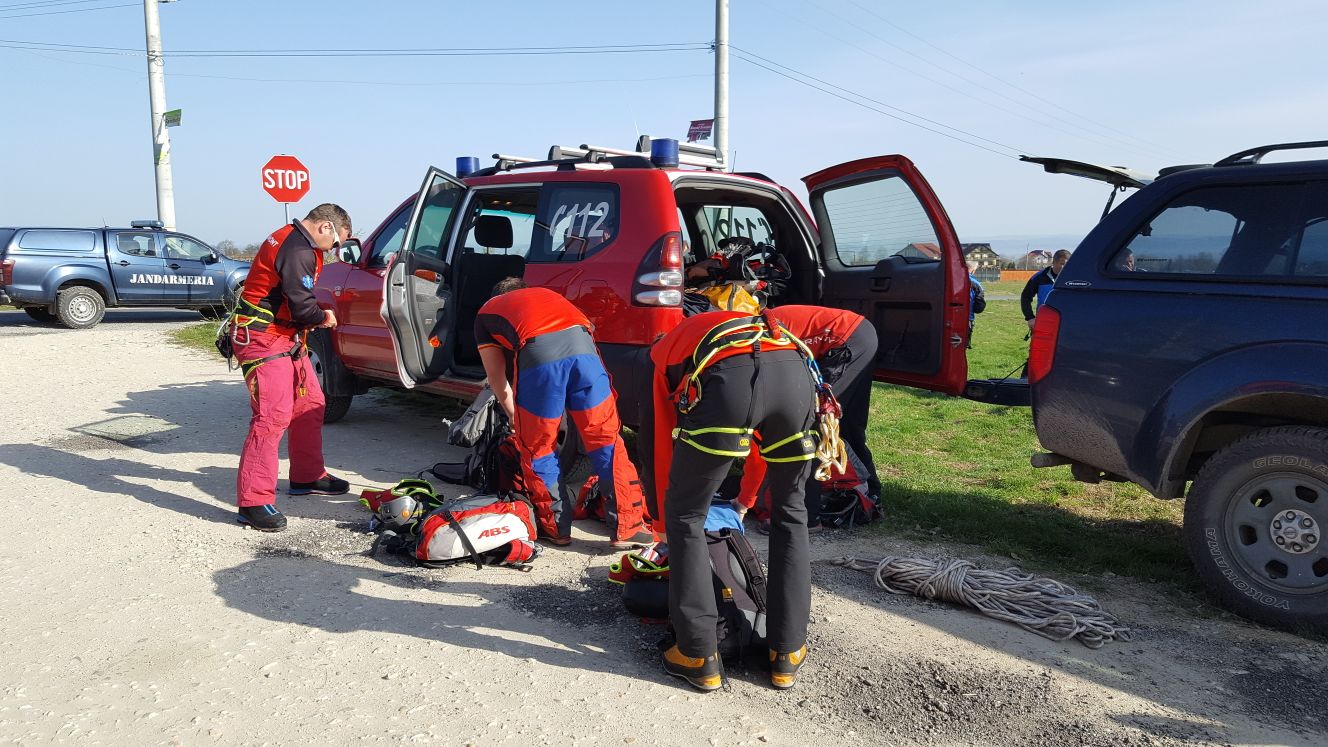 Salvamontiştii şi jandarmii montani vor porni în recuperarea cadavrelor celor doi turişti reperaţi în Masivul Făgăraş