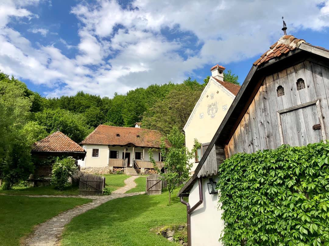 The New York Times a vizitat înainte de încoronare casa din Transilvania a regelui Charles, una dintre cele 56 de cabane, 12 case și 7 palate pe care acesta le deține