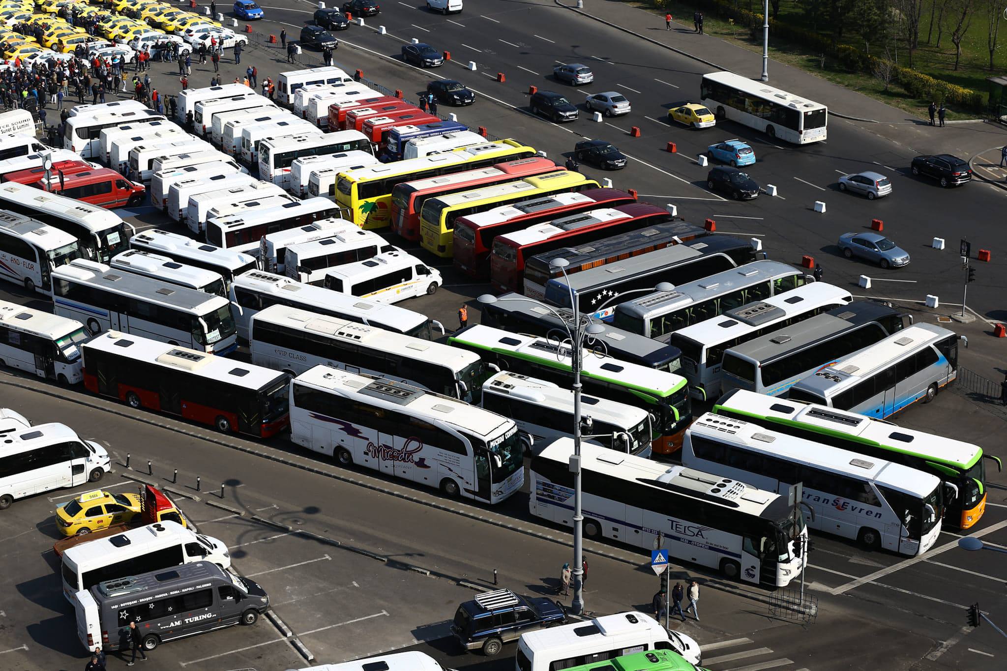UPDATE / Transportatorii s-au înțeles cu Guvernul. Protestul din Piața Victoriei s-a încheiat cu trei ore mai devreme