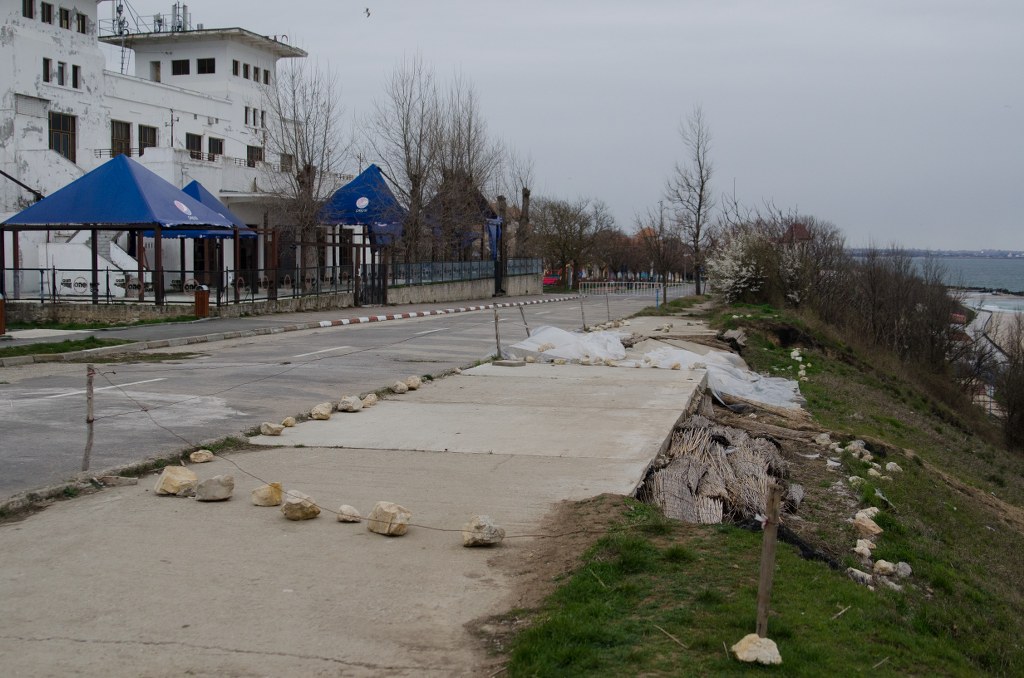 Vacanța la mare? Sport extrem pe litoralul românesc! Vezi peisajul dezolant care îi așteaptă pe turiști în unele stațiuni de la țărmul Mării Negre
