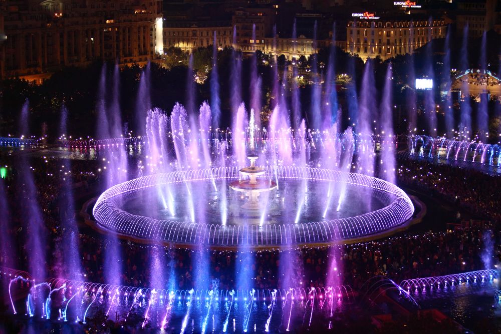 Primăria Capitalei reia show-ul "Simfonia apei" de la fântânile din Piaţa Unirii, în două seri