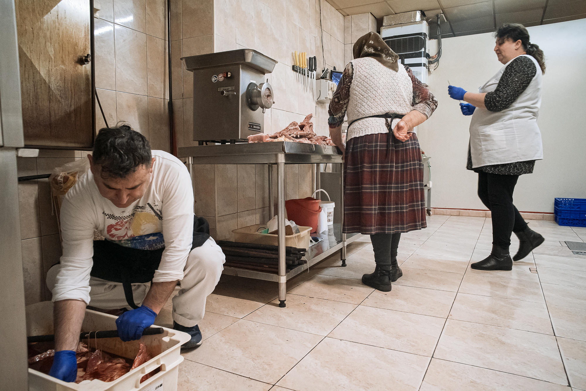 Pufuleți, eugenii și mici în Spania. Magazinul românesc, locul în care românii din diaspora își alină dorul de casă