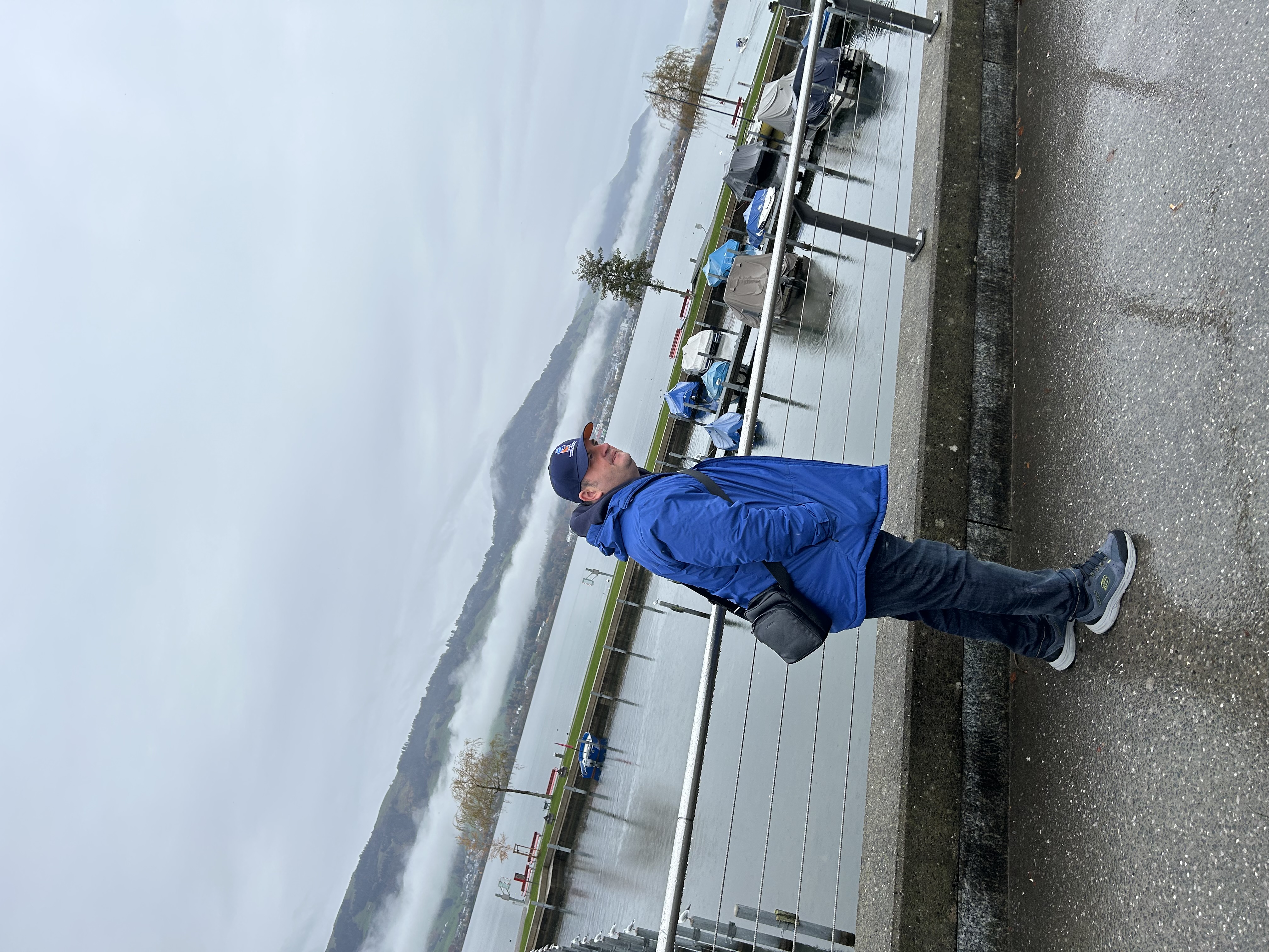 Cum am petrecut de ziua hocheiului elvețian pe gheața patinoarului din Rapperswil alături de 300 de copii: „Hop, Rappi!”