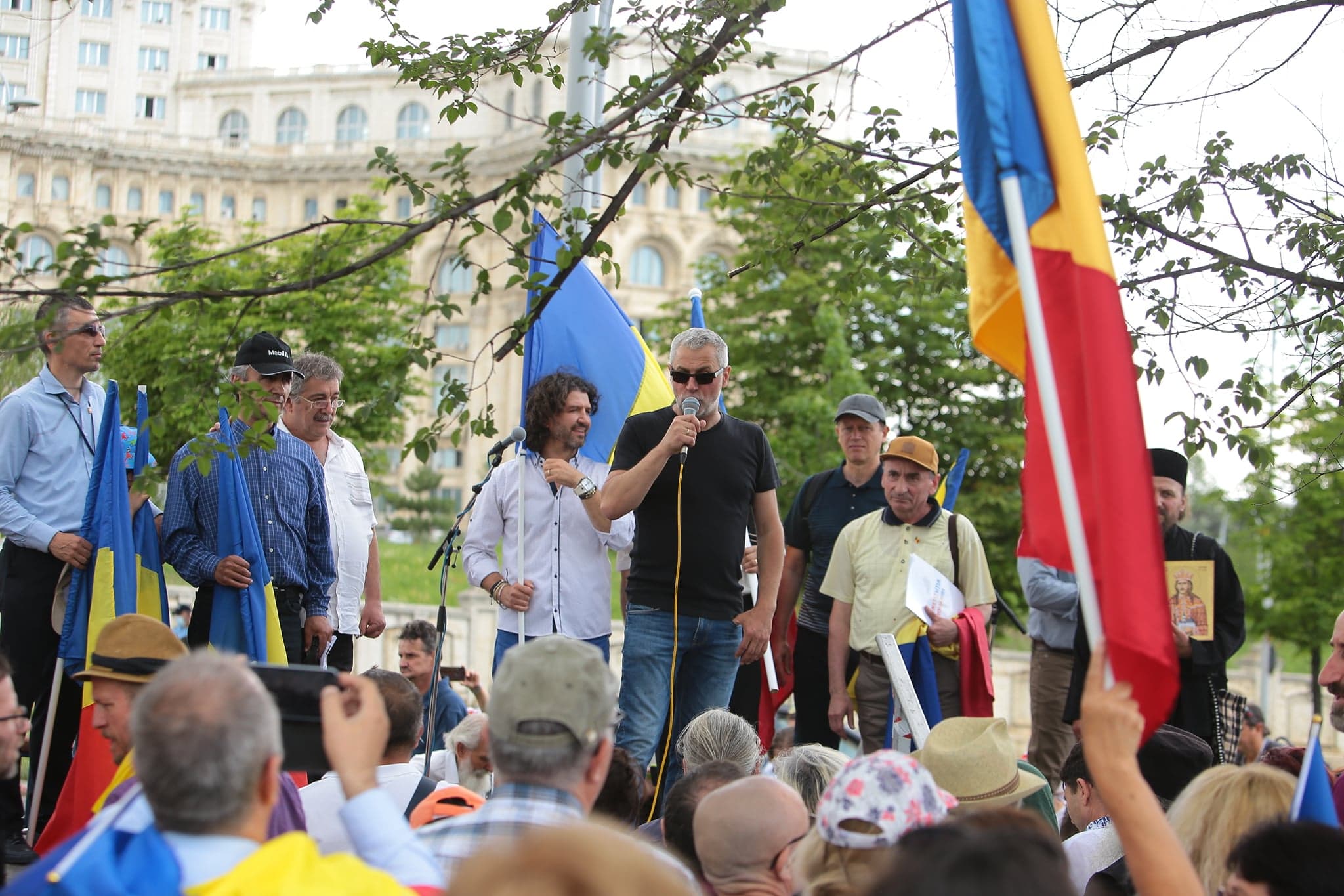Protest la CCR. Curtea a decis legalitatea stării de alertă