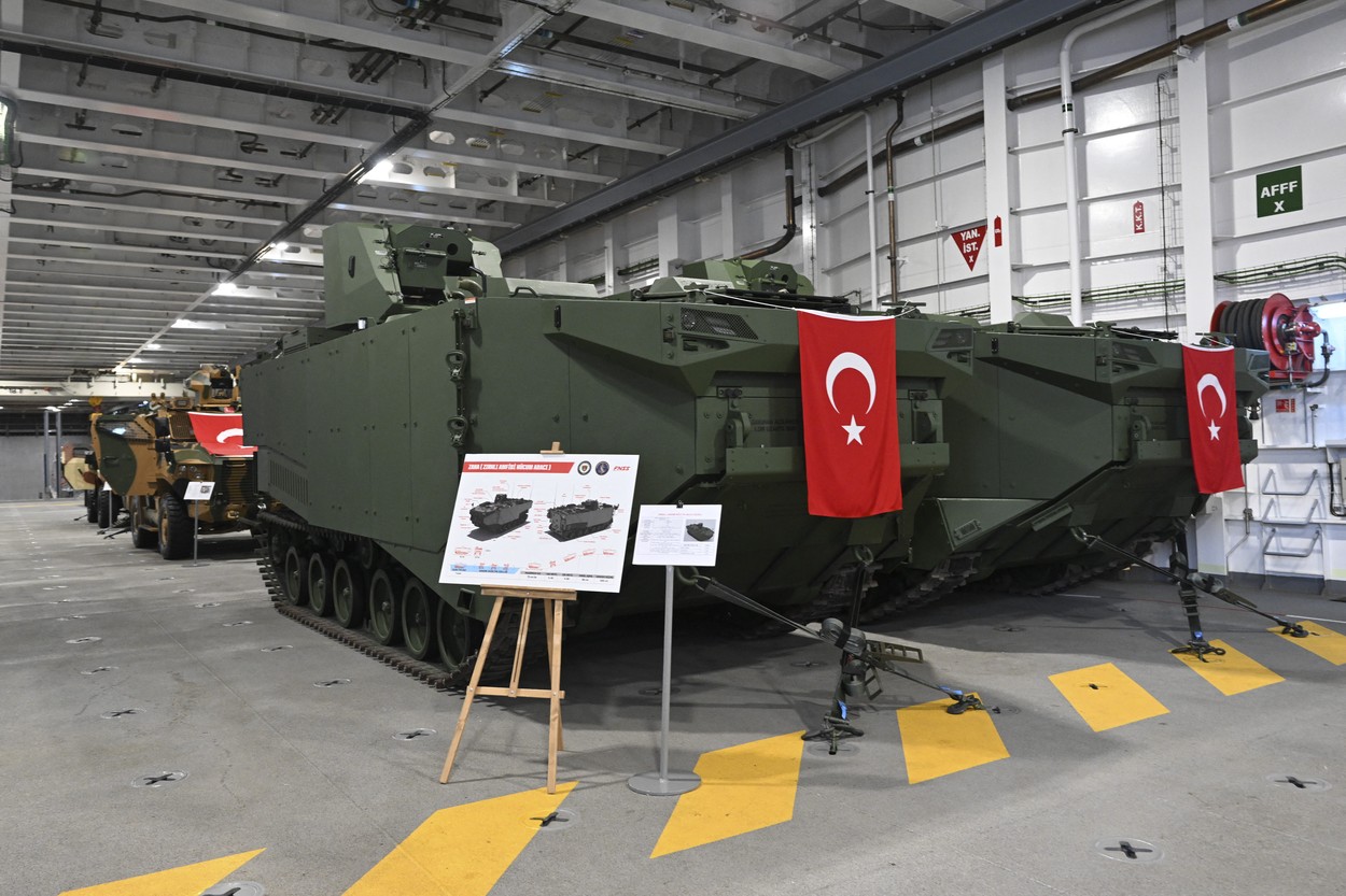 Turcia a lansat primul său portavion, TCG Anadolu, pe care intenţionează să îl adapteze la drone