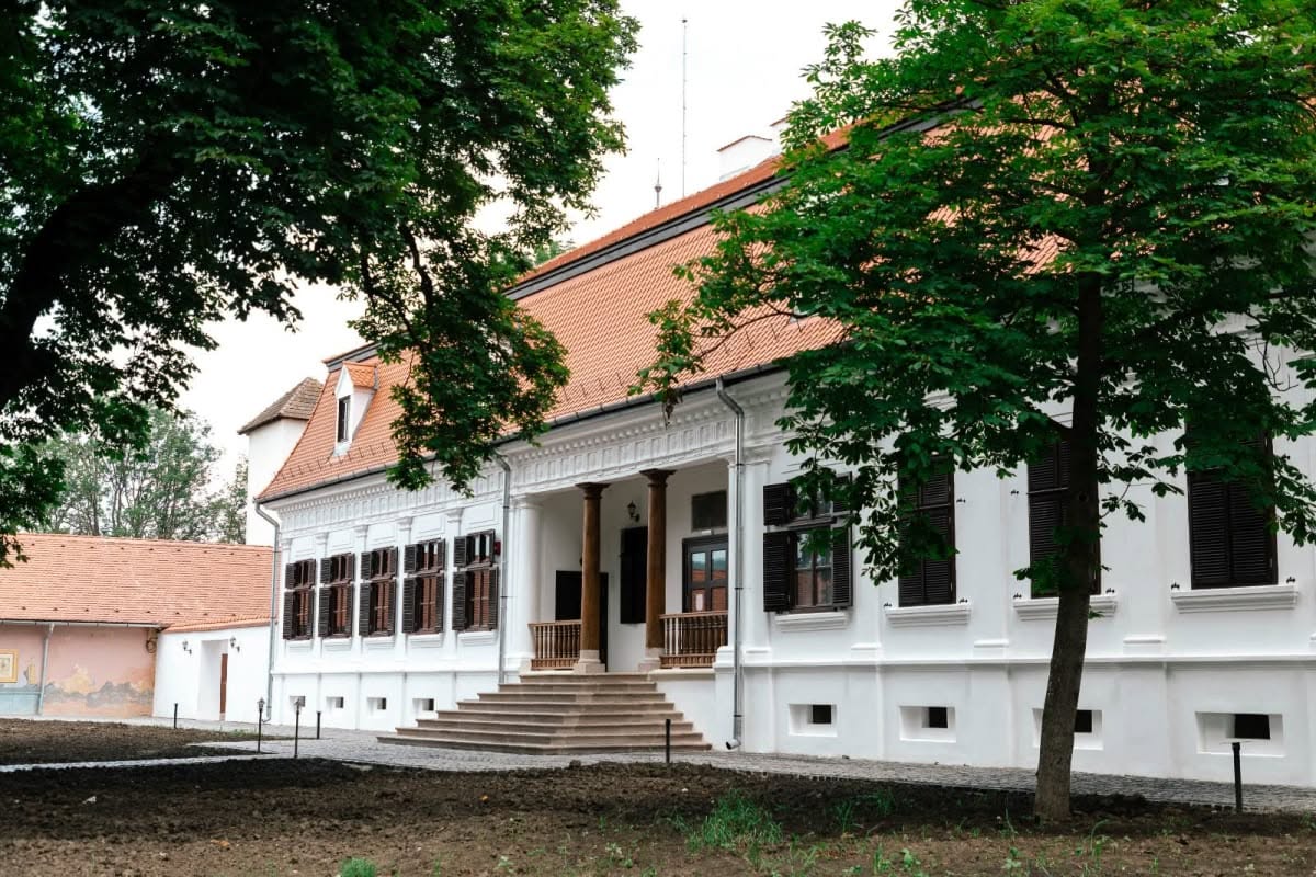 Castelul Mikó din Olteni, Covasna, replica transilvăneană a Palatului Élysée din Paris, restaurat și redat circuitului turistic cu ajutorul fondurilor europene