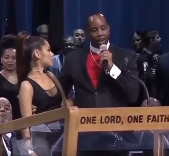 FOTO&VIDEO/ Ariana Grande, pipăită de un pastor la înmormântarea Arethei Franklin. Și Bill Clinton a fost cu ochii pe cântăreață
