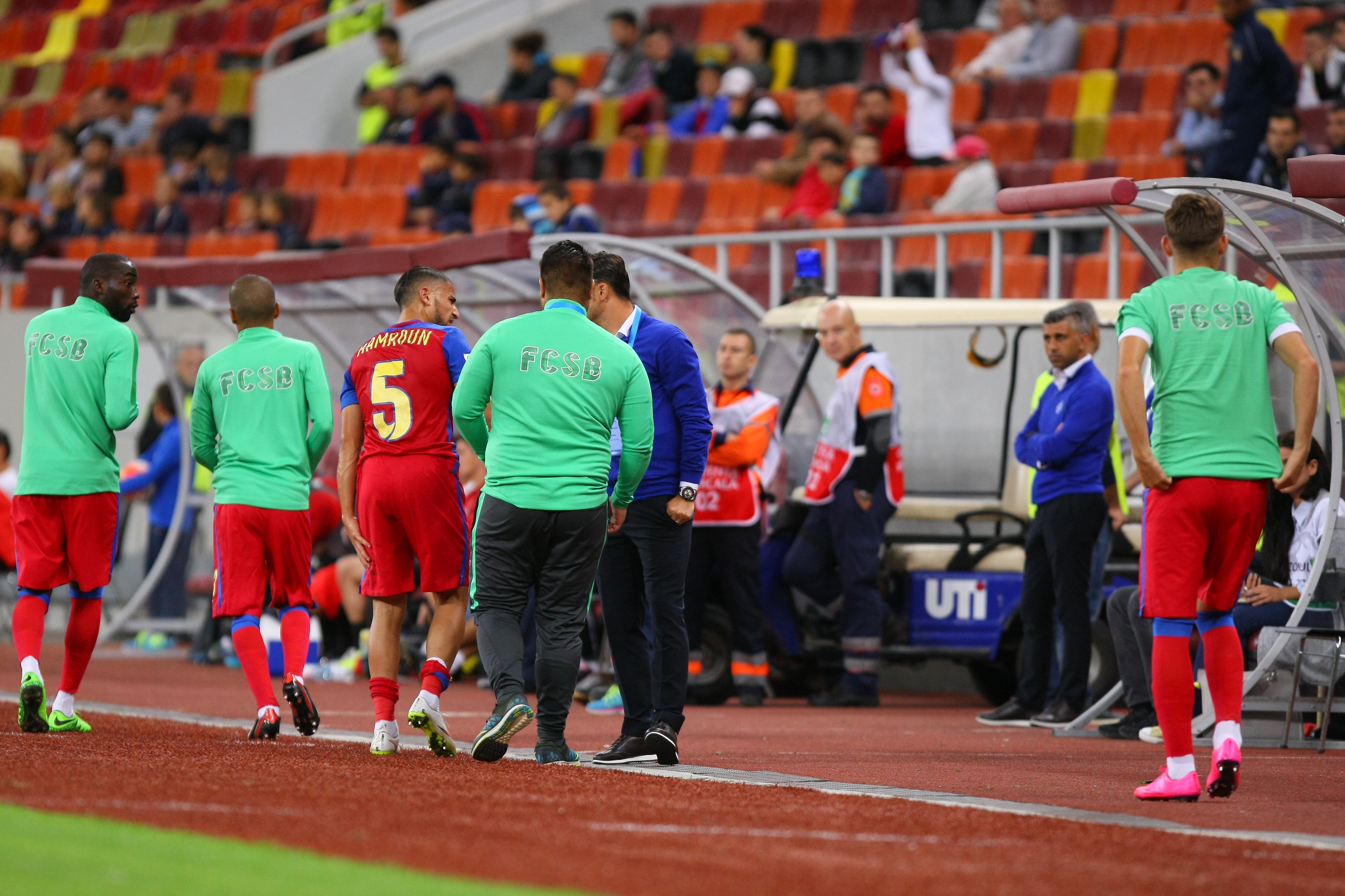 Liga I: Steaua - FC Voluntari 3-1. ^Hamroun, Chipciu și Stanciu l-au ridicat de pe bancă pe Rădoi, antrenorul fără licență al campioanei. Odată cu el, și pe ”principalul”-marionetă Țiți Dumitriu / GALERIE FOTO
