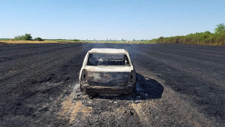 Incendiile de vegetație fac ravagii în Timiș. O mașină și mai multe hectare de teren, făcute scrum