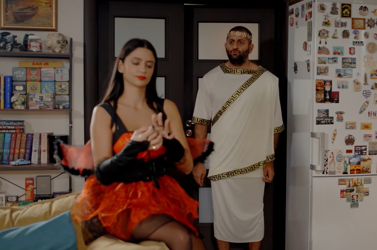Cum s-au costumat Oana Gherman și Sergiu Costache de Halloween: „Într-un joc nebun, orgoliile sunt puse la încercare”
