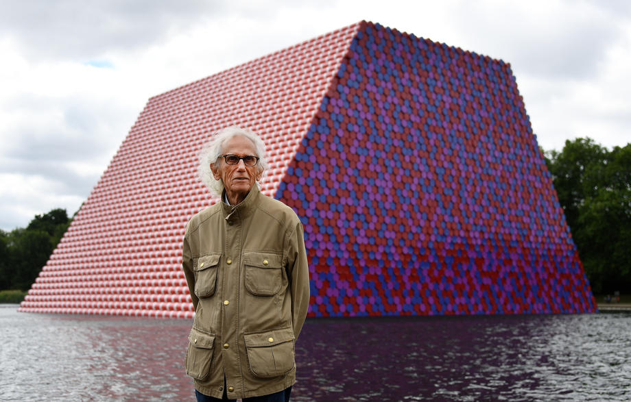 Christo, artistul bulgar care a „împachetat” lumea, a murit la 84 de ani. Lucrările sale au cucerit New York, Berlin și Londra