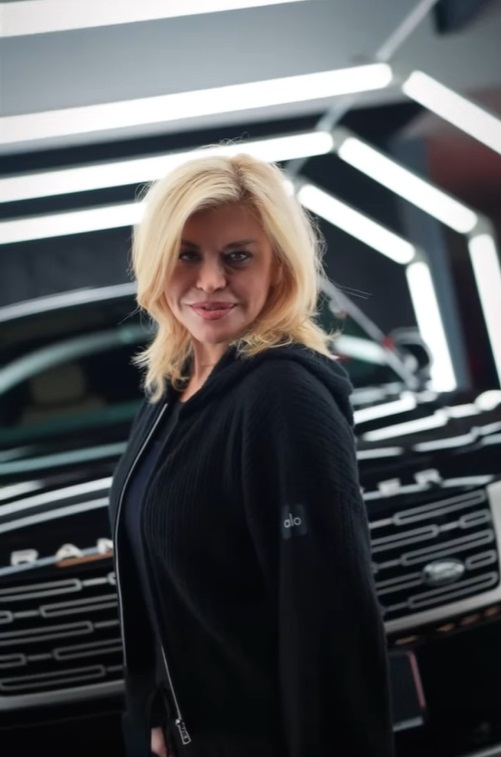 Mașina de 100.000 de euro pe care o conduce Loredana Groza. Artista a modificat-o de curând: „Wow! Zici că e de lac! Super strălucitoare”