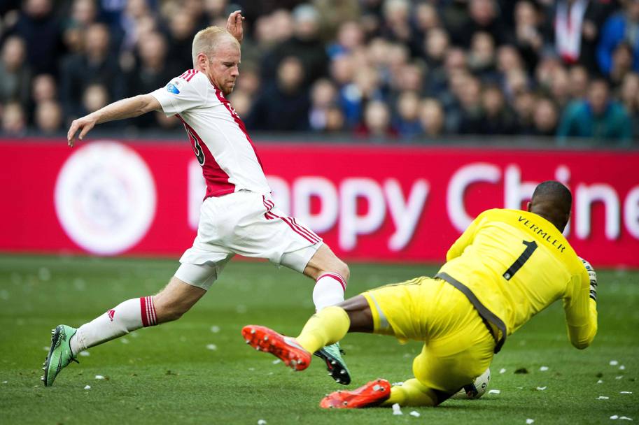 Au înnebunit! Gest extrem pe stadioanele Europei! Ultrașii echipei Ajax l-au ”spânzurat” pe ”trădătorul” Vermeer! / GALERIE FOTO și VIDEO