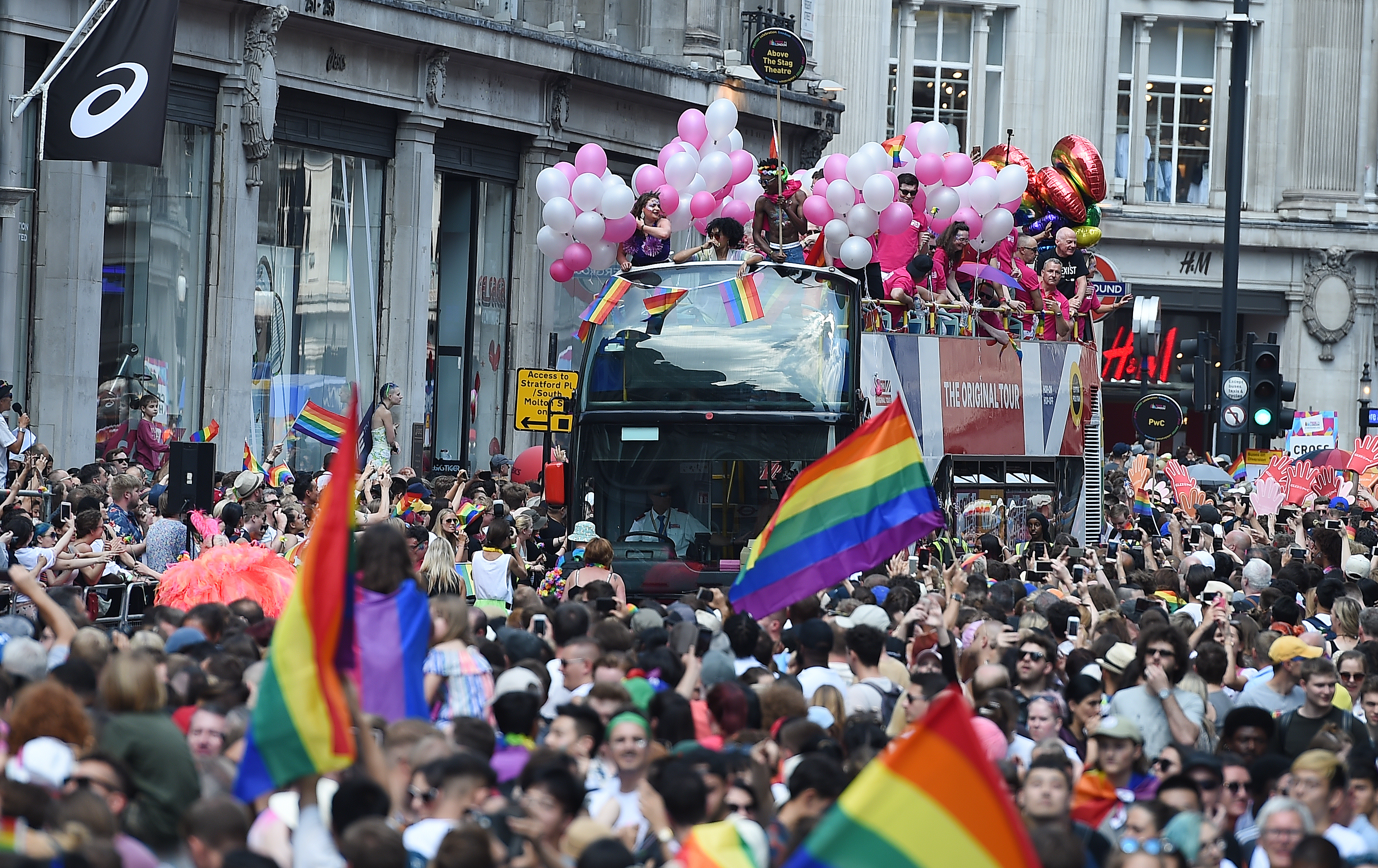 Un milion de oameni au participat, sâmbătă, la Parada Gay de la Londra