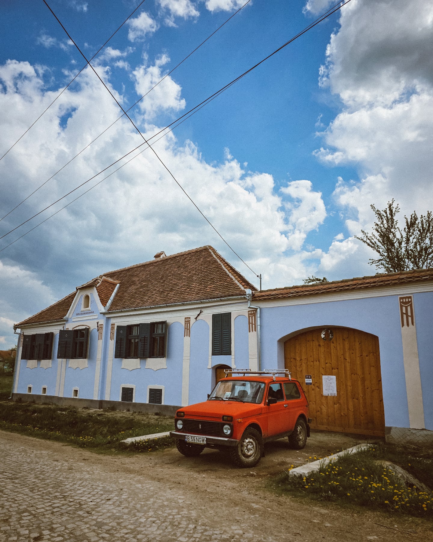 Dana Rogoz caută de 11 ani Dacia tatălui ei: „A uitat să ne spună unde a parcat mașina”. Ce număr de înmatriculare are