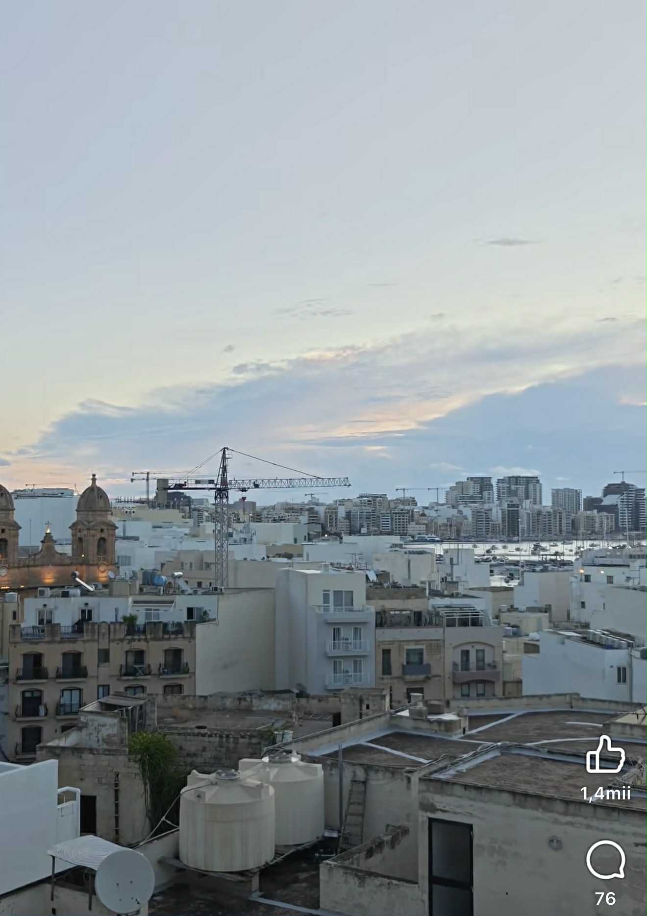 Imagini din apartamentul în care e cazat Dani Oțil la Power Couple, sezonul 3. Prezentatorul e de două zile în Malta: „Am și chicinetă”