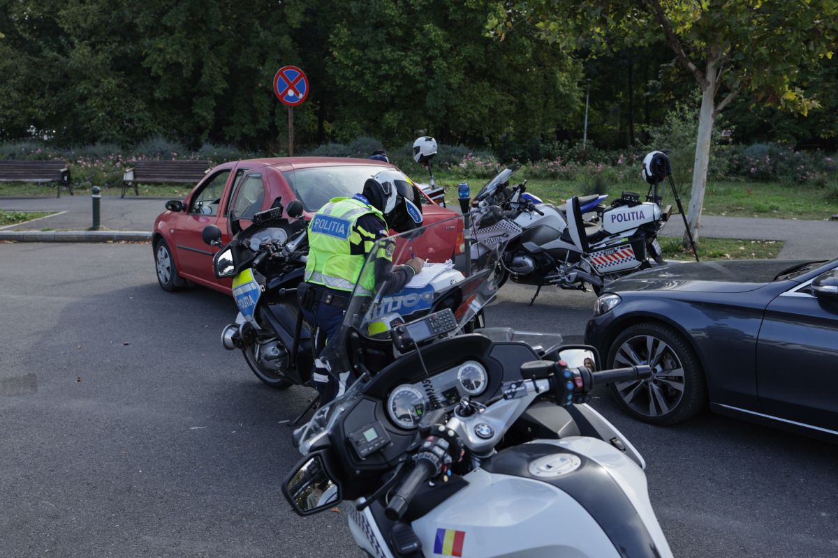 Șofer urmărit de polițiști, în București, și adus înapoi la locul unde i-au făcut semn să oprească: „Am crezut că mi-ați zis să merg mai departe”