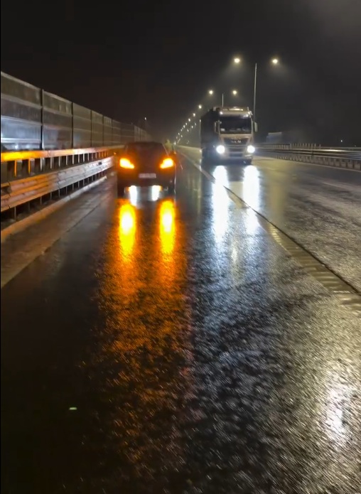 Ce au pățit șoferii care au intrat seara de pe A2 pe A0: „Nu pot să cred. Pentru ce plătim taxe?”. Oana Radu a povestit totul pe Instagram