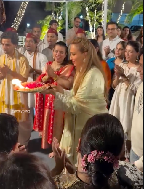 Iulia Vântur și Salma Khan, împreună la un ritual sacru în India