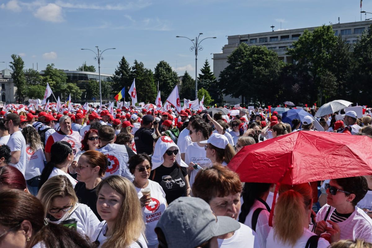 Proteste din cauza legii salarizării: sindicaliștii SANITAS, angajații de la Fabrica de Arme Cugir, ANAF și magistrații se revoltă