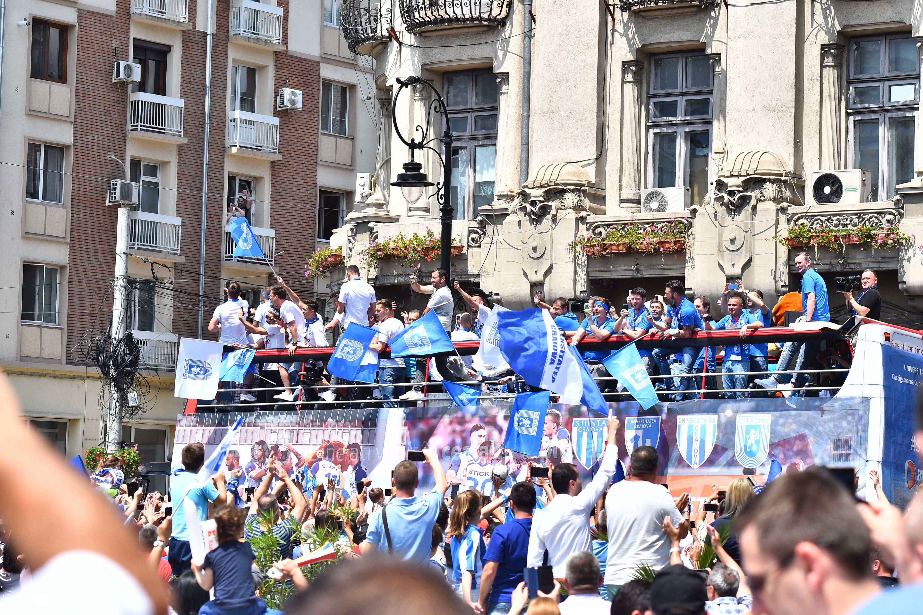 Cupa României a ajuns la Craiova. Circa 7.000 de fani au sărbătorit cu fotbaliștii Universității / GALERIE FOTO&VIDEO
