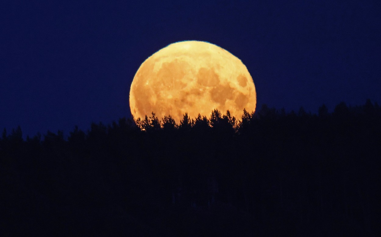 SuperLuna, văzută din marile orașe ale lumii. Imagini spectaculoase cu fenomenul astronomic