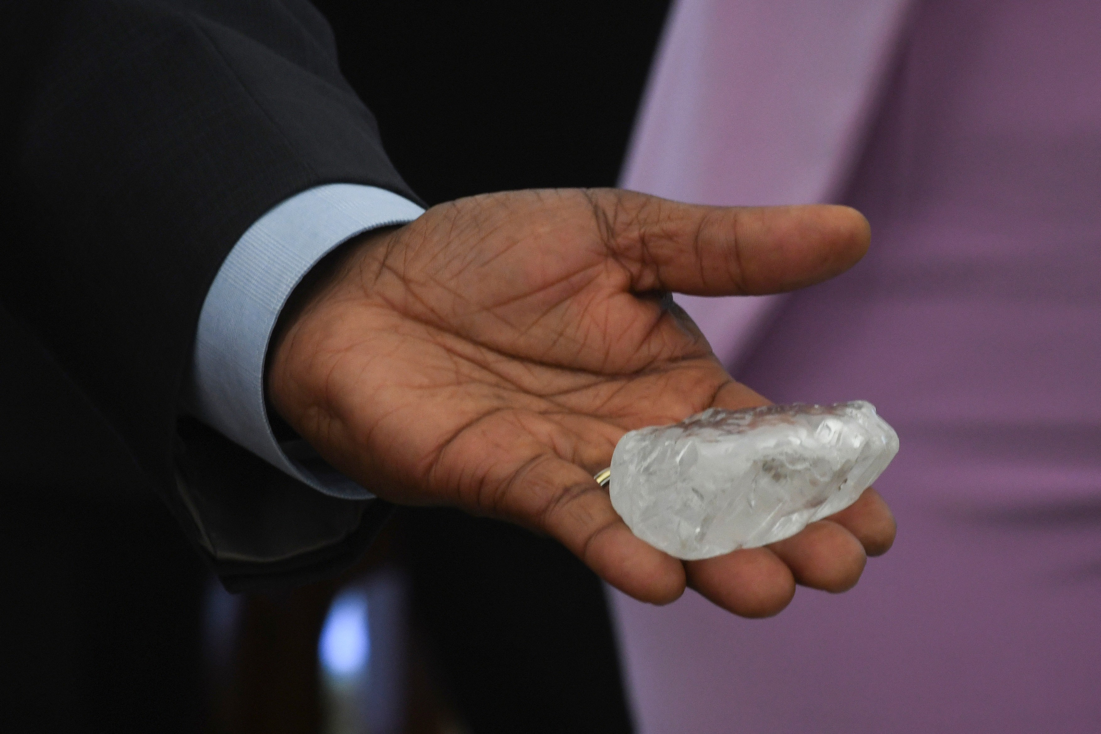 Diamant de peste 1.000 de carate descoperit în Botswana. Este al treilea cel mai mare din lume