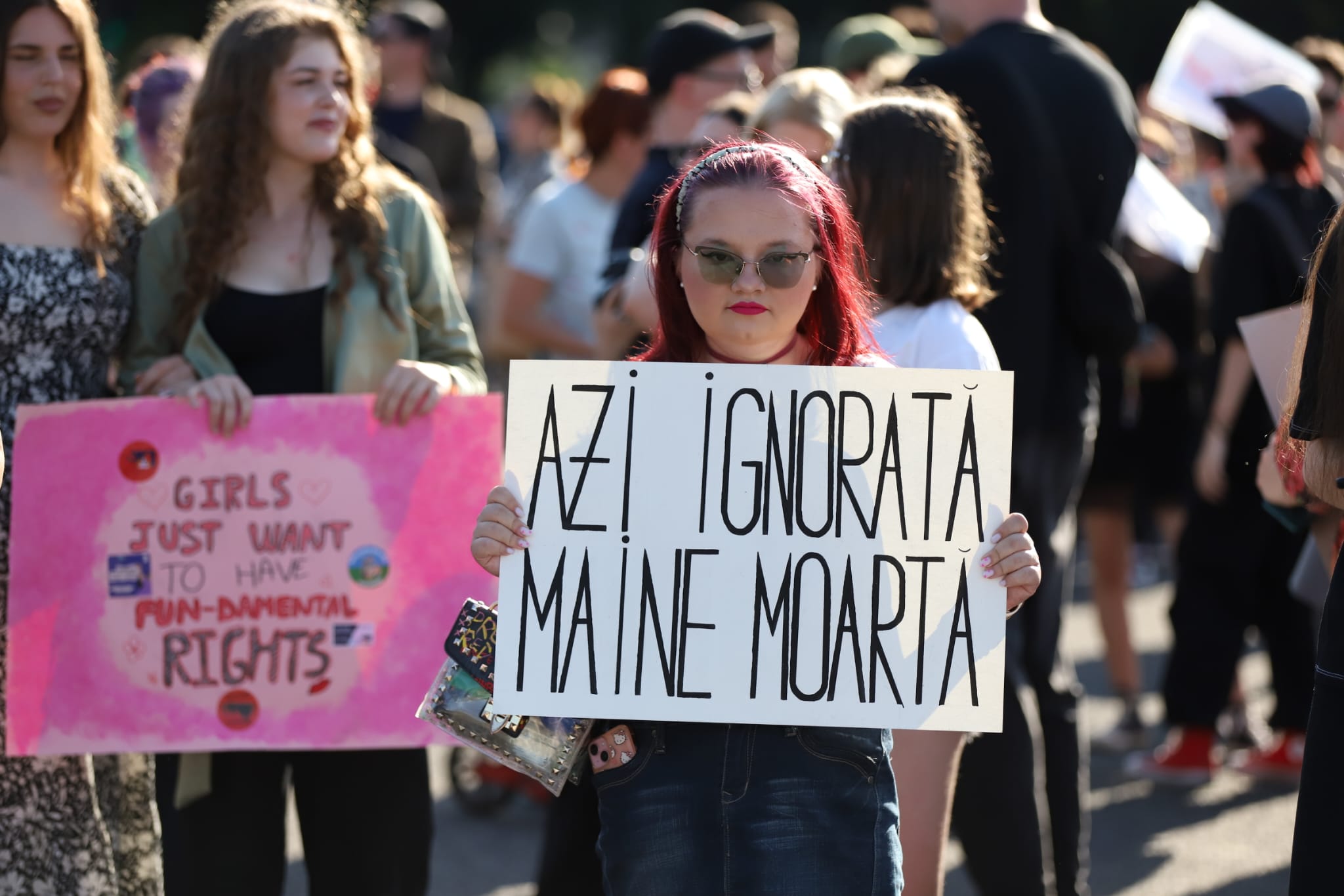Miting de solidaritate cu femeile victime ale abuzului, în faţa Guvernului, după uciderea Teodorei Marcu. Peste 3.000 de persoane la protest