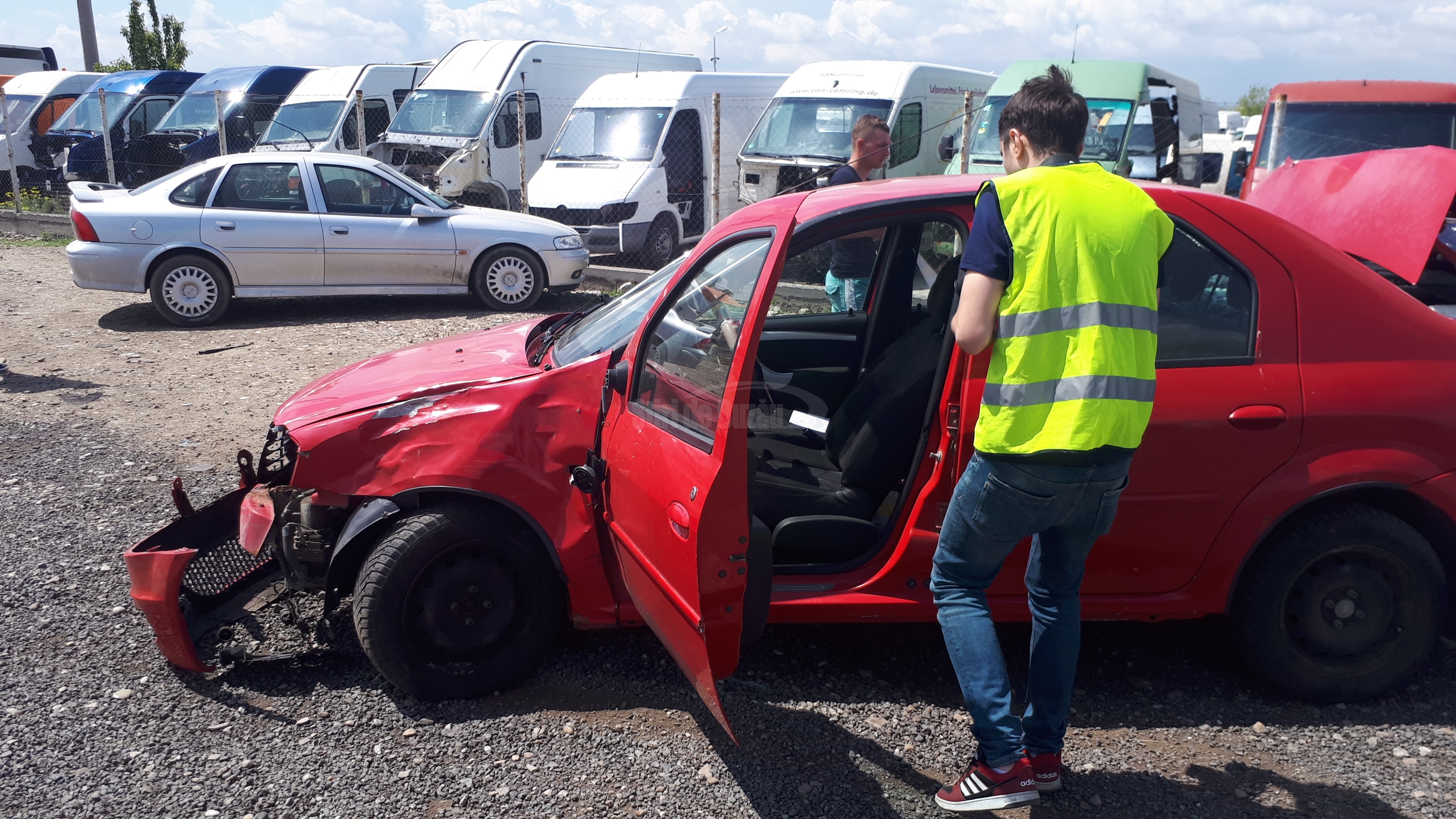 O familie a fost spulberată într-un accident între Râmnicu Sărat și Buzău. Un băiețel, printre cei patru răniți duși la spital
