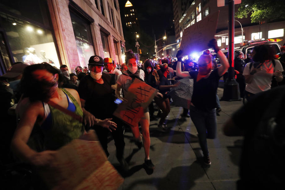 A cincea zi de proteste în SUA după uciderea lui George Floyd. Incendii și violențe în New York și în fața Casei Albe
