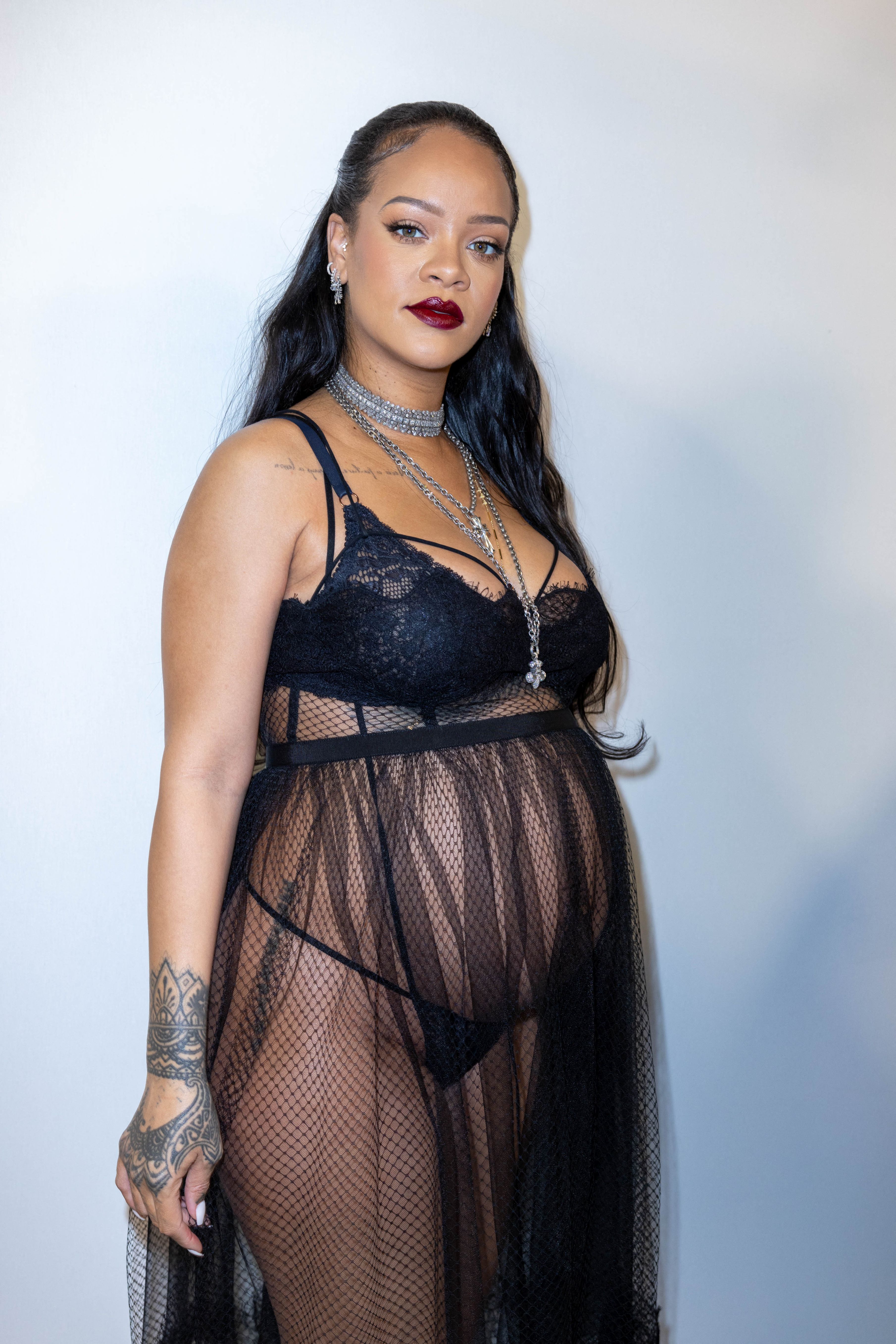Rihanna a născut în secret. Prima imagine cu fetița și ce nume inedit i-a ales