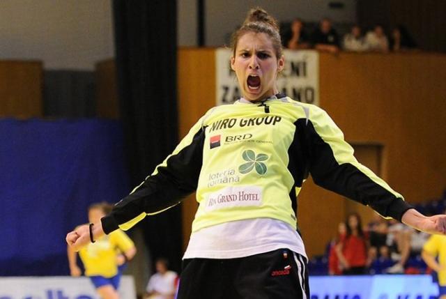 Povestea Denisei Dedu, eroina din meciul cu Rusia. DeDUMNEZEU! Joacă abia de la 13 ani și a ajuns la handbal din întâmplare!